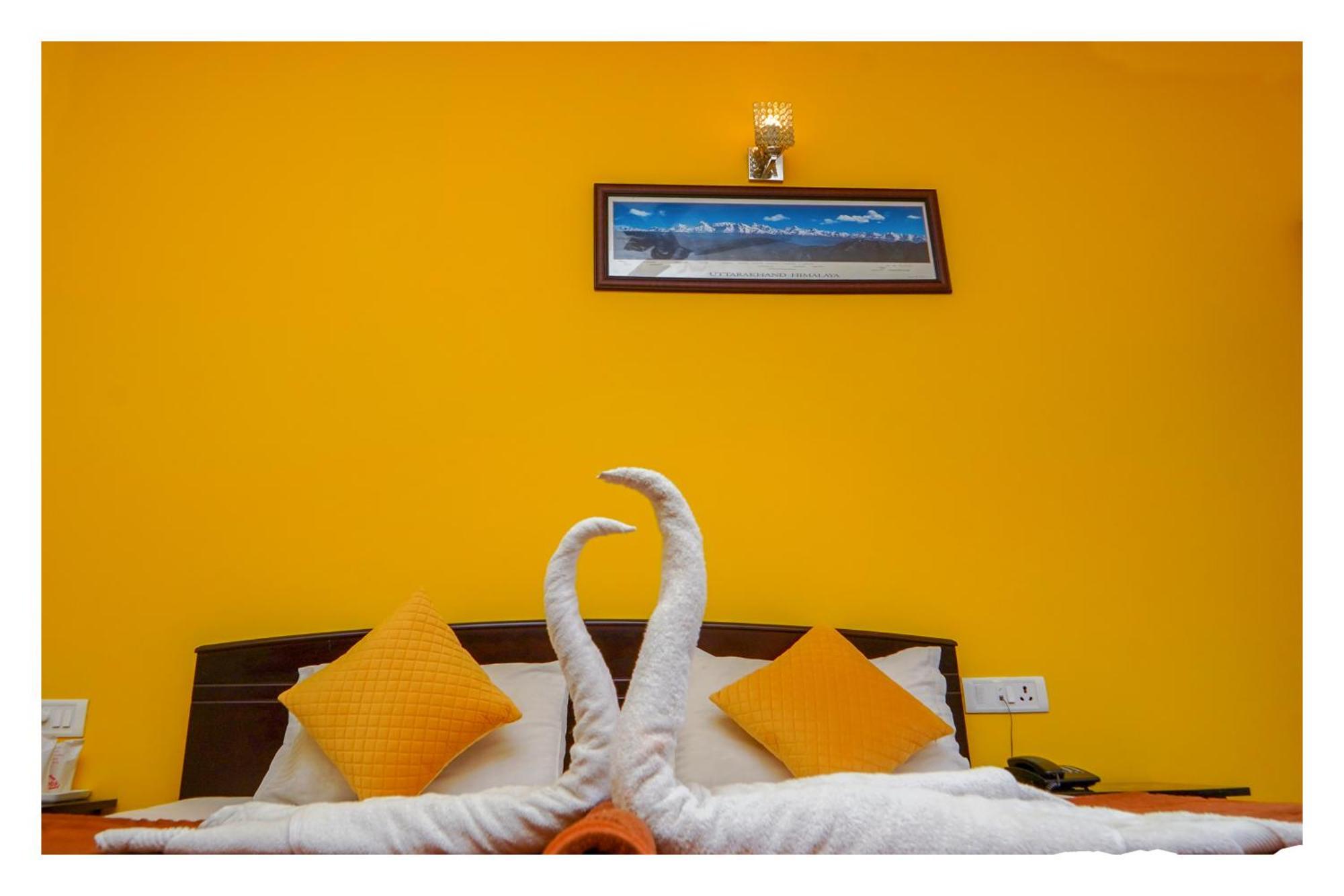 Shivalik River Retreat Almora Bagian luar foto